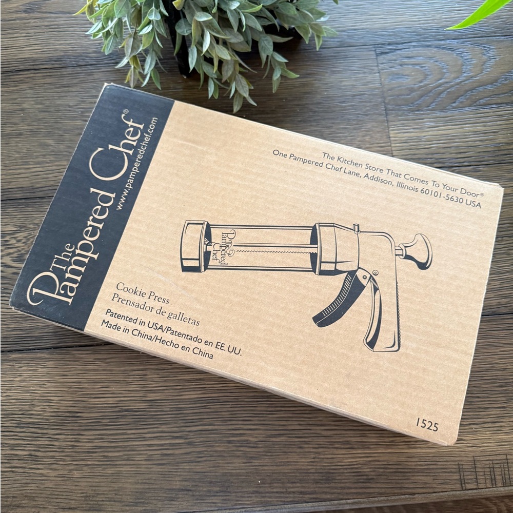 The Pampered Chef Cookie Press in Cardboard Packaging